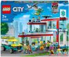 Lego 60330 City Ziekenhuis, Ambulance Speelgoed met Reddingshelikopter en 12 Minifiguren, Kinderspeelgoed voor Kinderen van 7+ online kopen